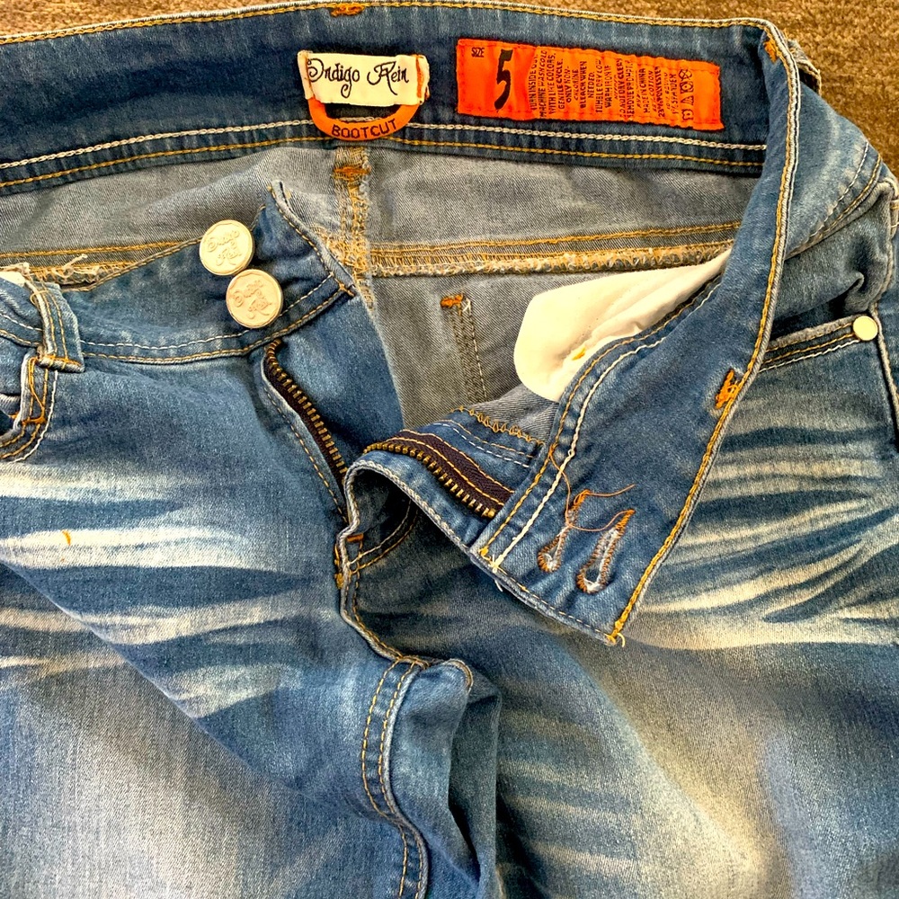 ☝️pair of Junior Jeans 👖 Size: 5 & 2 shirts